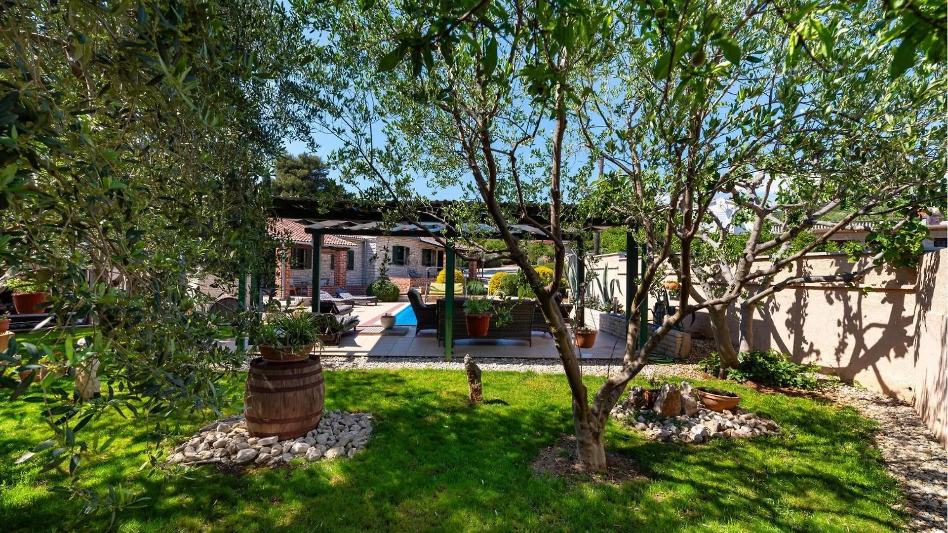 Villa Tea زادار